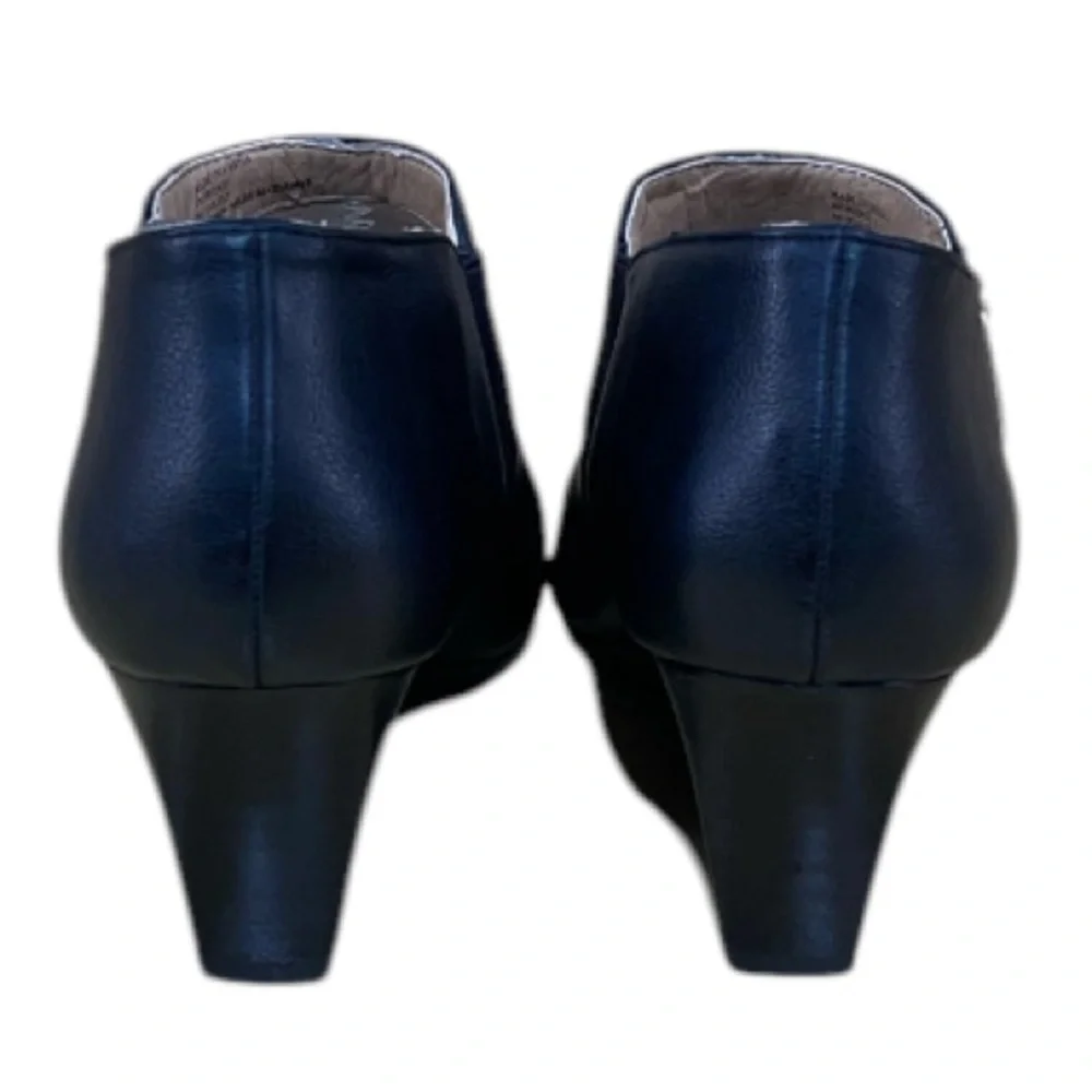 ADRIENNE VITTADINI Black Woman’s Wedge Heel Ankle Boots Size 8
